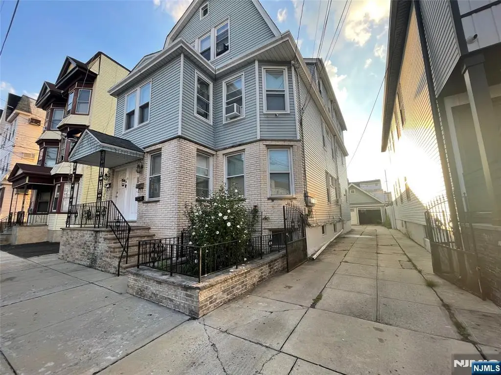13 WINDSOR Street, Kearny, NJ 07032 - #1