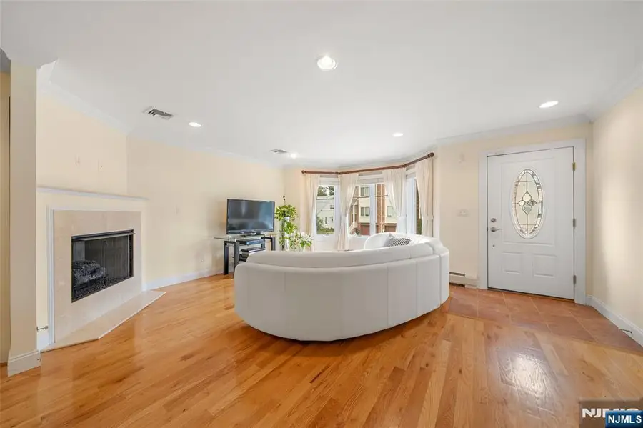233 Knox Avenue C0001, Cliffside Park, NJ 07010 - #3