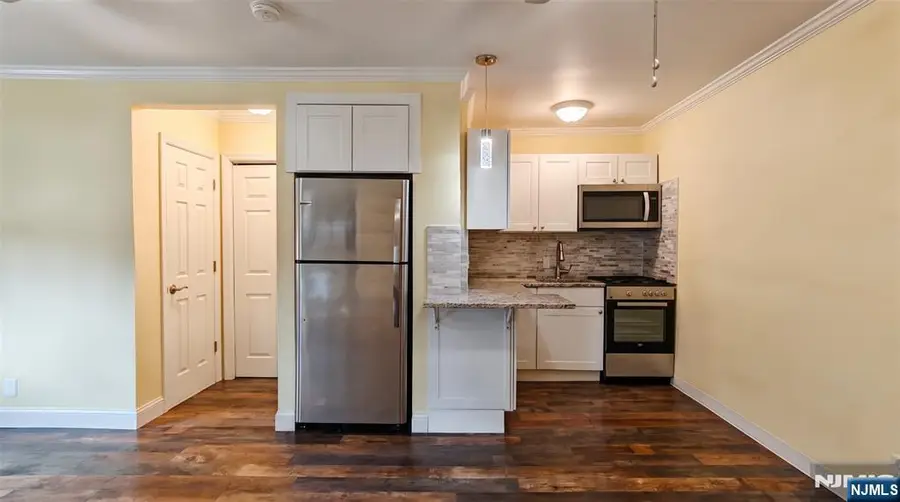 3021 Edwin 2J, Fort Lee, NJ 07024 - #3