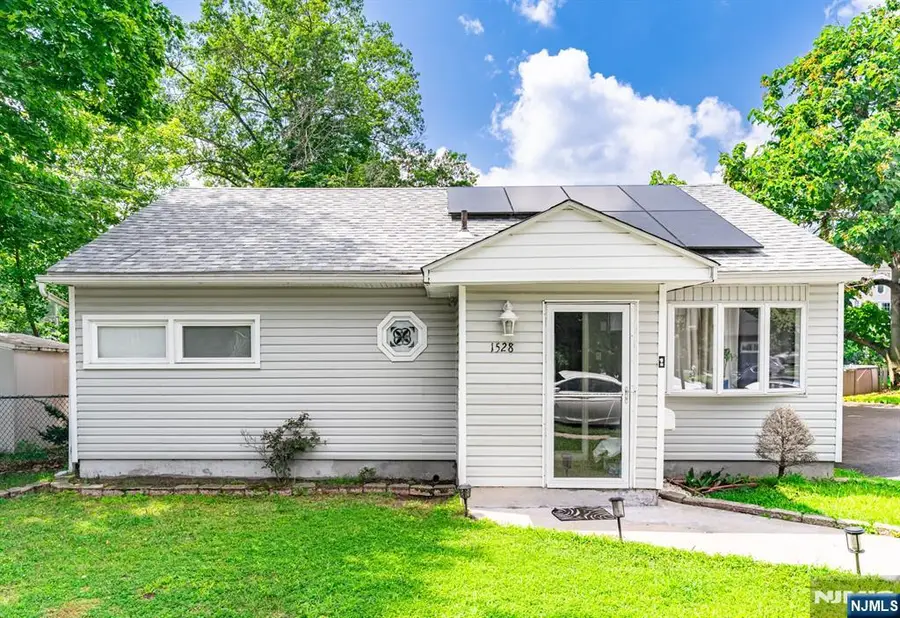 1528 Washington Avenue, Pompton Lakes, NJ 07442 - #2