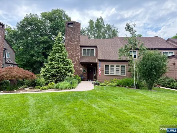 9 Grist Mill Run, Mahwah, NJ 07430