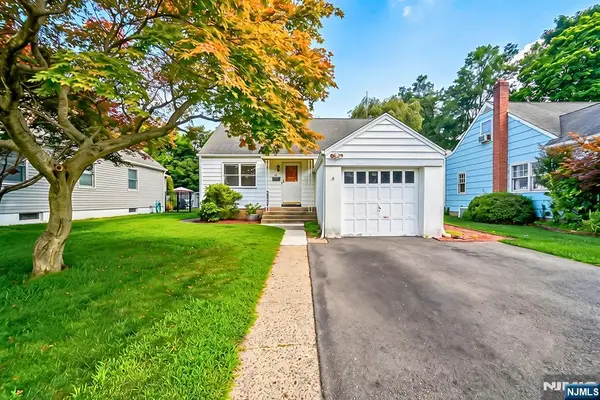 30 Pequannock Avenue, Pompton Lakes, NJ 07442