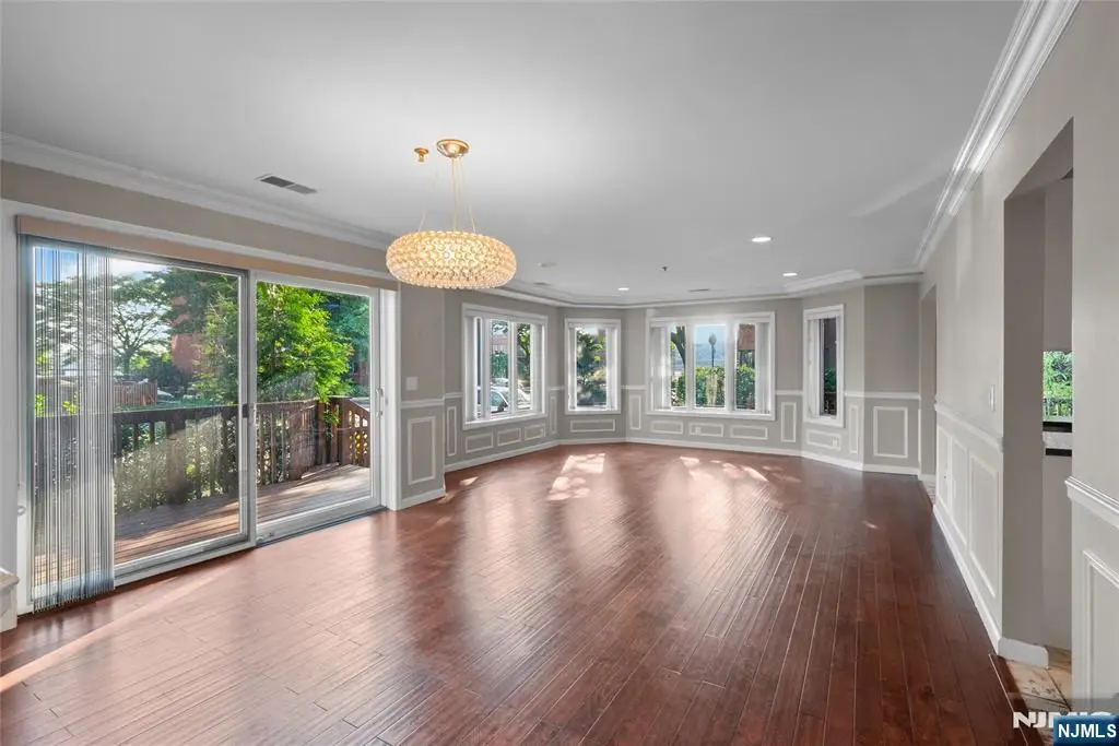 304 Smith Court 304, Edgewater, NJ 07020 - #1
