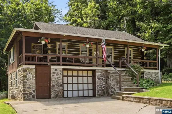 13 Woodside Drive, West Milford, NJ 07480