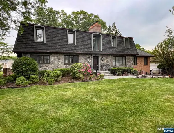 203 Harwood Place, Paramus, NJ 07652