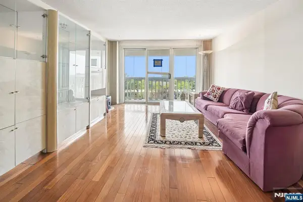 555 North Avenue 8N, Fort Lee, NJ 07024