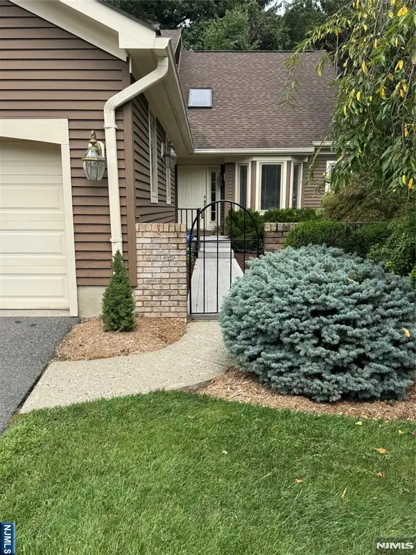239 Westervelt Lane, Mahwah, NJ 07430