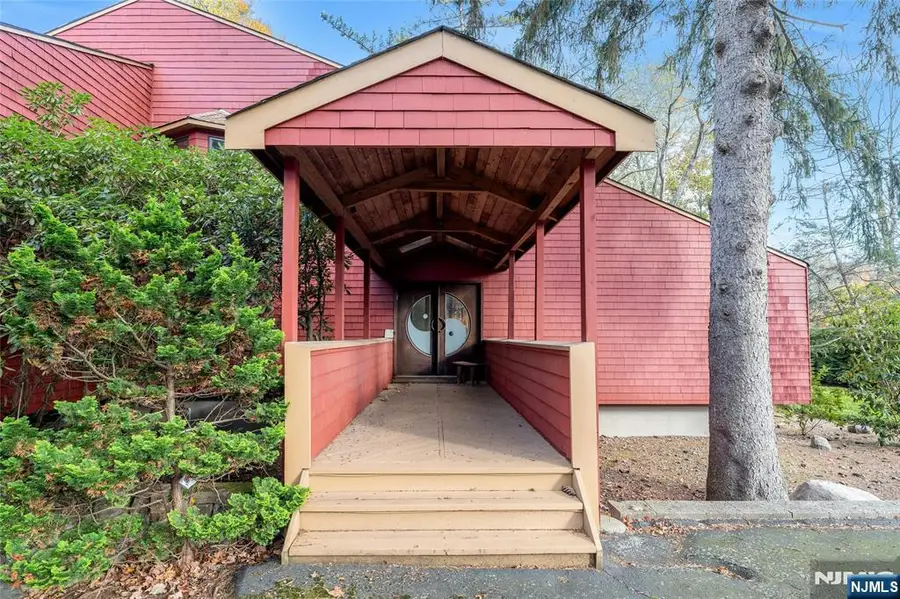262 W Saddle River Road, Upper Saddle River, NJ 07458 - #2