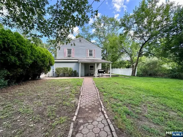 15 Warren Hagstrom Boulevard, Wanaque, NJ 07465