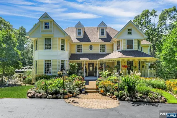 26 Green Terrace Way, West Milford, NJ 07480