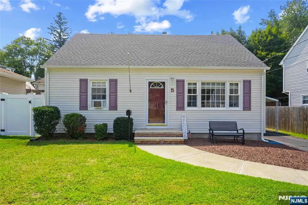 5 Sally Street, Bloomingdale, NJ 07403 - #1