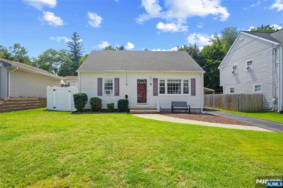 5 Sally Street, Bloomingdale, NJ 07403 - #2