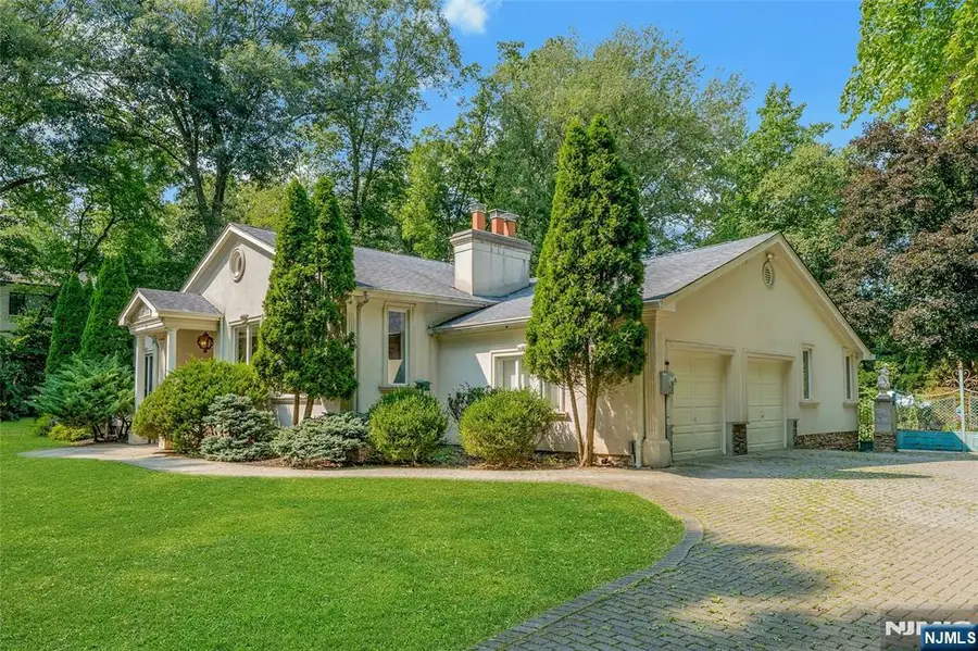 45 Pleasant Avenue, Upper Saddle River, NJ 07458 - #3