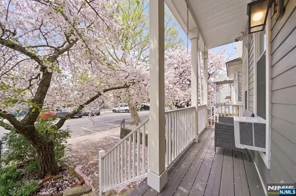 22 Laidlaw Avenue, Jersey City, NJ 07306