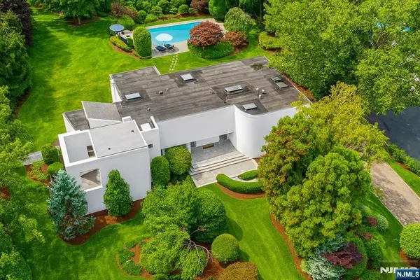 44 Adams Drive, Cresskill, NJ 07626