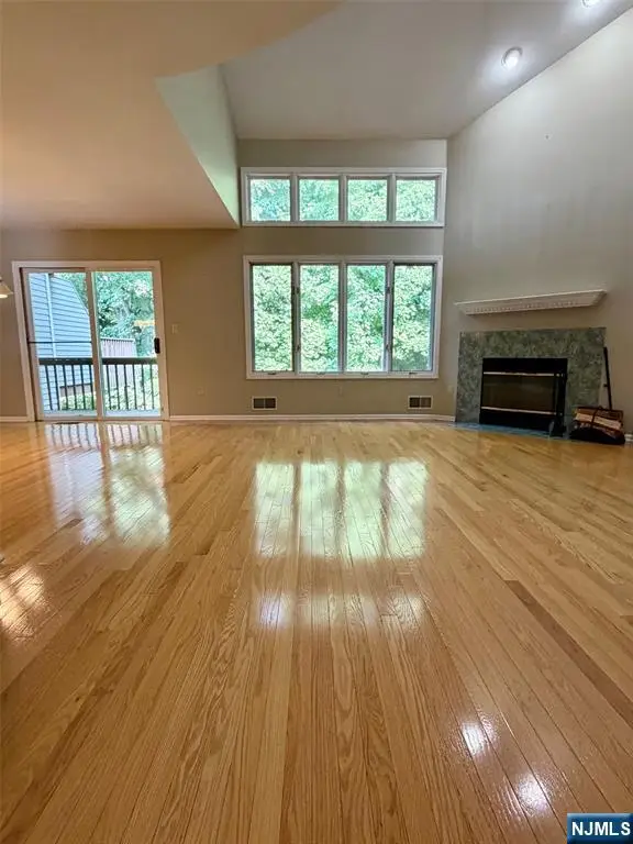 19 Lakeview Drive, Old Tappan, NJ 07675