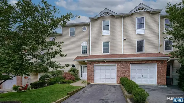42 Bowfell Court, Wayne, NJ 07470