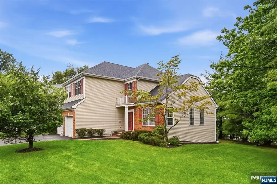 13 Oakwood Court, Cedar Grove, NJ 07009 - #2
