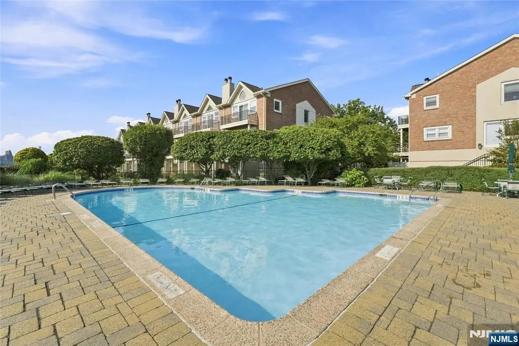 200 Grand Cove Way 4J, Edgewater, NJ 07020 - #1
