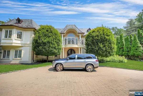186 Hoover Drive, Cresskill, NJ 07626