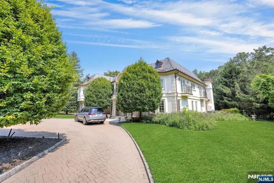 186 Hoover Drive, Cresskill, NJ 07626 - #2