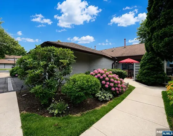 209 Wind Hollow Court, Mahwah, NJ 07430