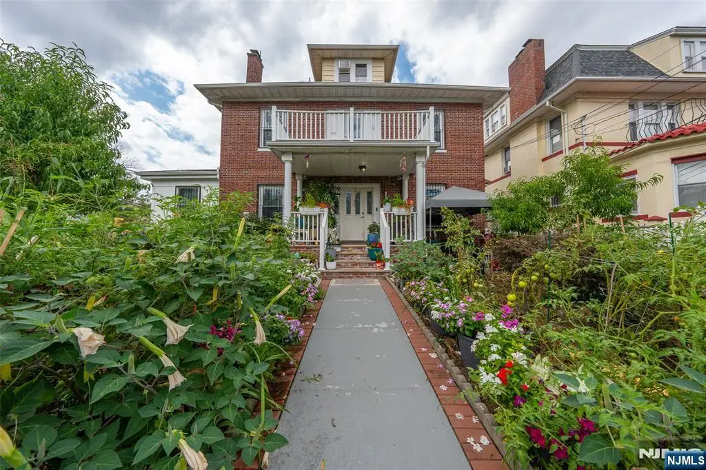 300-302 Ridge Street, Newark, NJ 07104 - #1