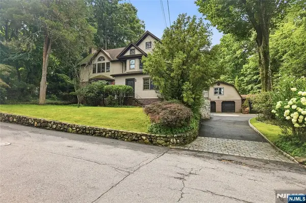 41 Crest Road, Hillsdale, NJ 07642