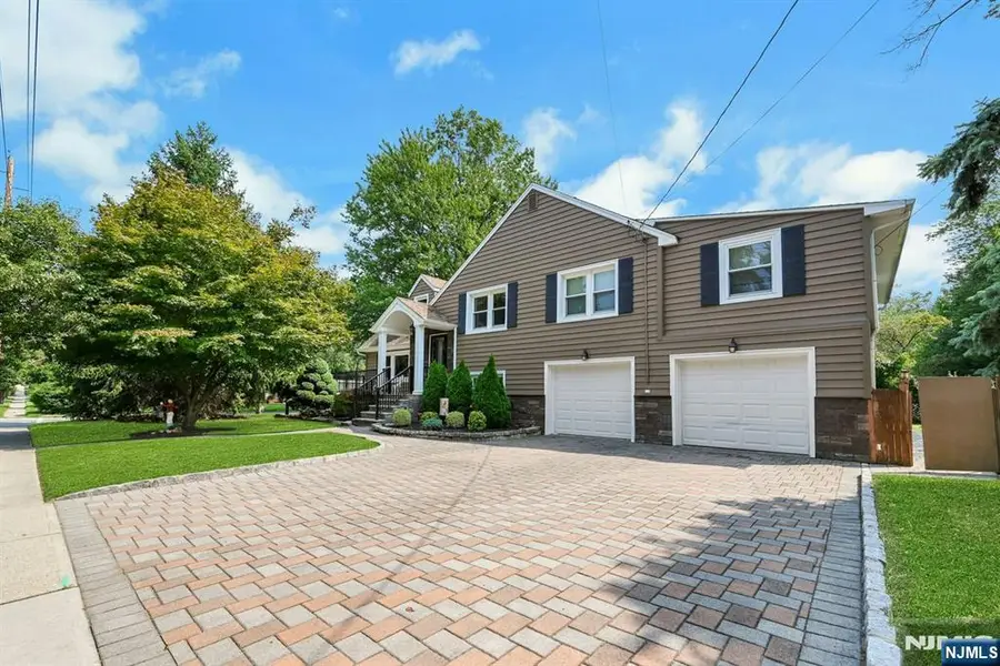 340 Graphic, New Milford, NJ 07646 - #2