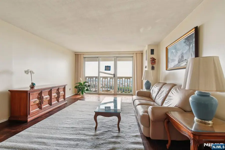 555 North Avenue 25K, Fort Lee, NJ 07024 - #3