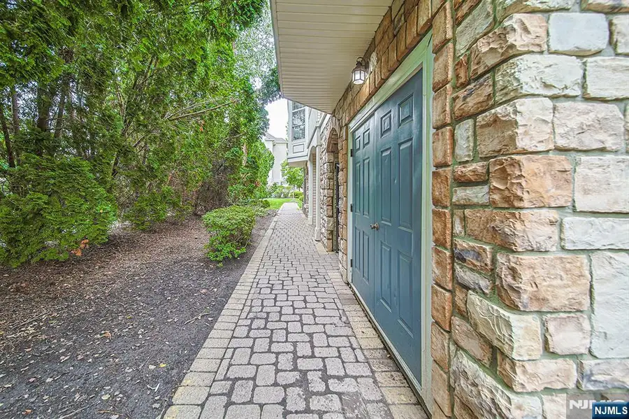 604 Turlington Court 234, Livingston, NJ 07039 - #3