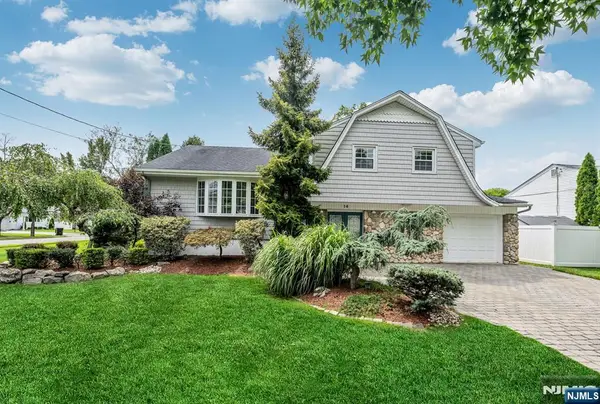 14 Aspen Court, Paramus, NJ 07652