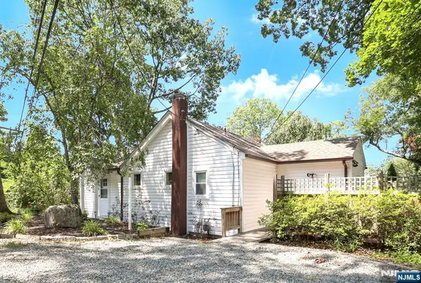 74 Leather Stocking Path, Lincoln Park Borough, NJ 07035