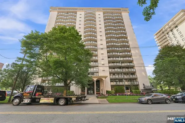 125 Prospect Avenue 18D, Hackensack, NJ 07601