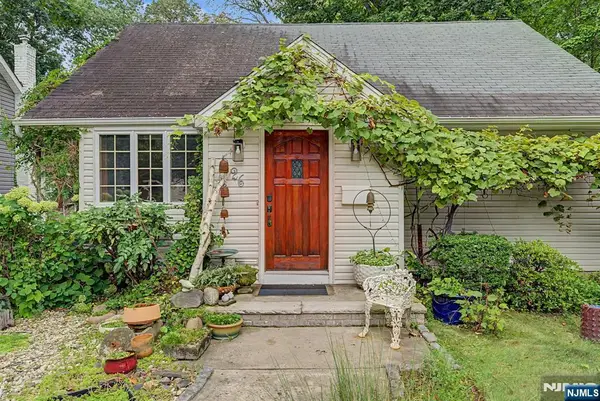 26 Cedar Street, Bergenfield, NJ 07621