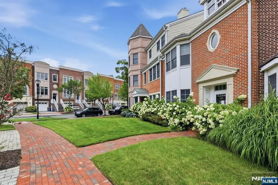 6 Intrepid Court, Jersey City, NJ 07305 - #3