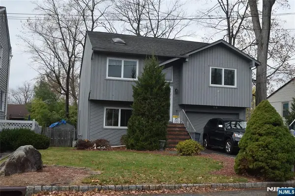 27 3rd Avenue, Roseland, NJ 07068