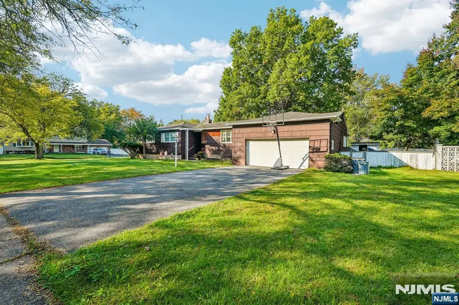 1 Raleigh Lane, Wayne, NJ 07470 - #2