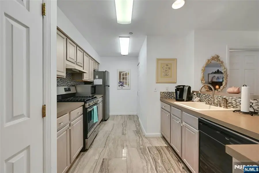 189 Forest Avenue 411, Paramus, NJ 07652 - #3