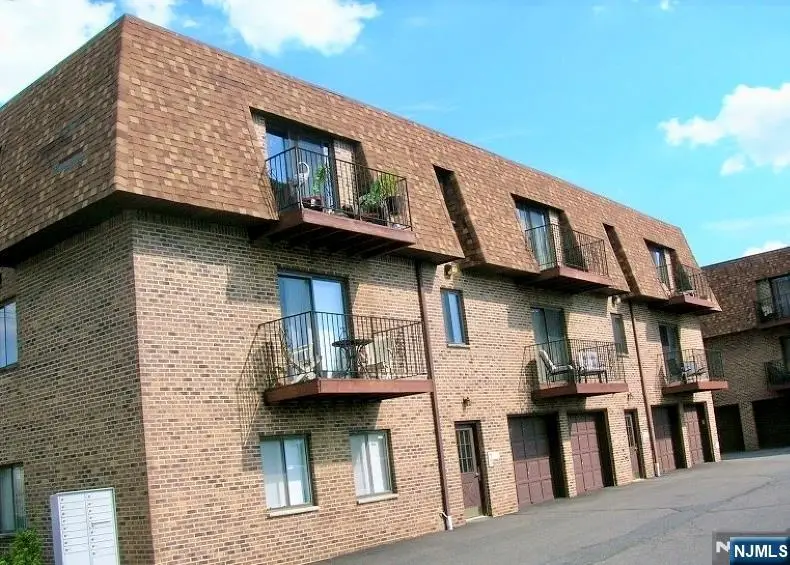 825 Riverside Avenue 16, Lyndhurst, NJ 07071 - #2