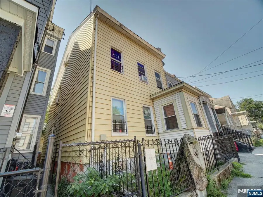 39 Hillman Street, Paterson, NJ 07522 - #2