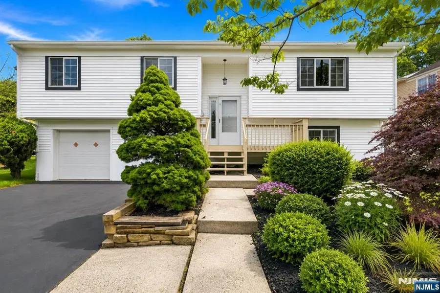 17 Lunn Avenue, Bergenfield, NJ 07621 - #3