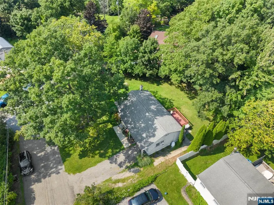 1 Ridgeview Court, Highland Lakes, NJ 07422 - #3