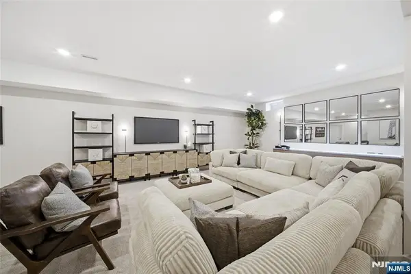 3 Pimlico Place, Oakland, NJ 07436