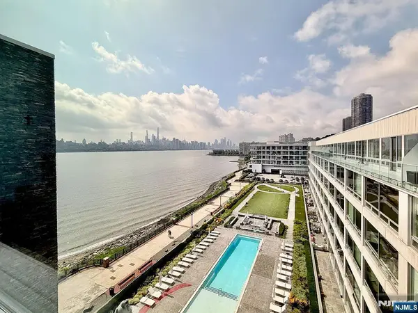 9 Somerset Lane PH 608/614, Edgewater, NJ 07020