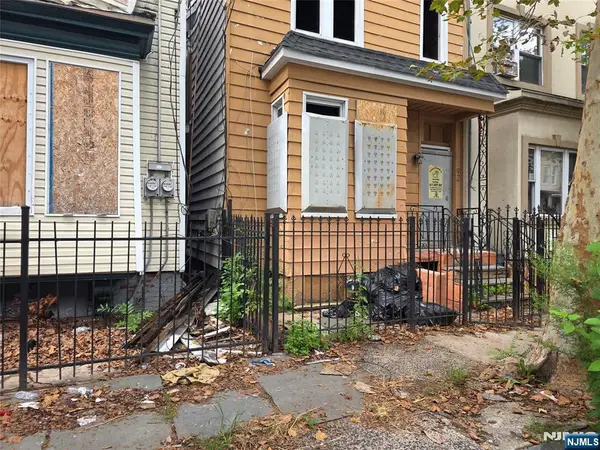 92 Garside Street, Newark, NJ 07104