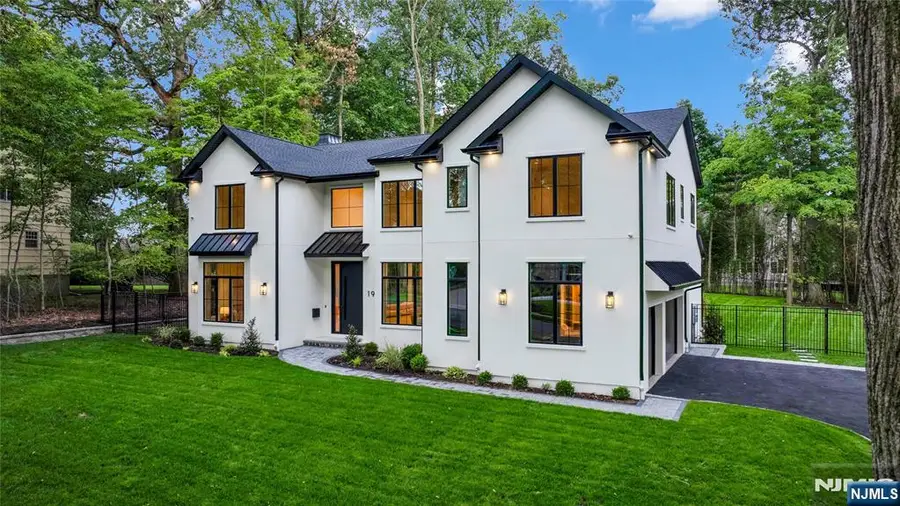 19 Dearborn Drive, Old Tappan, NJ 07675 - #2