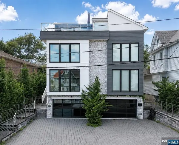 14 Valley Place, Edgewater, NJ 07020