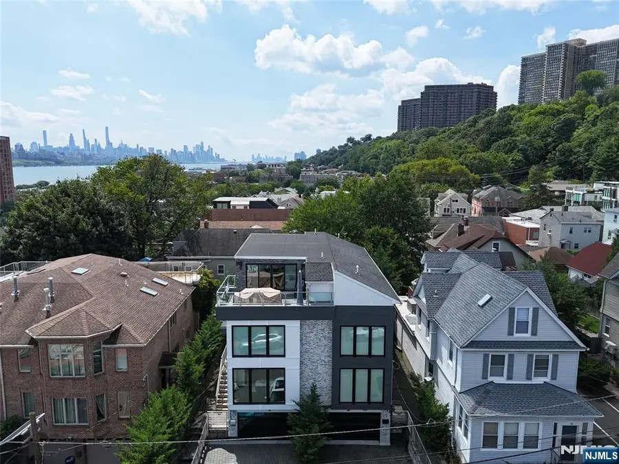14 Valley Place, Edgewater, NJ 07020 - #2