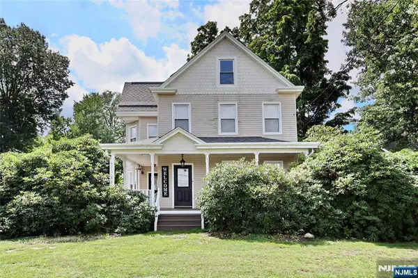 142 Wyckoff Avenue, Waldwick, NJ 07463